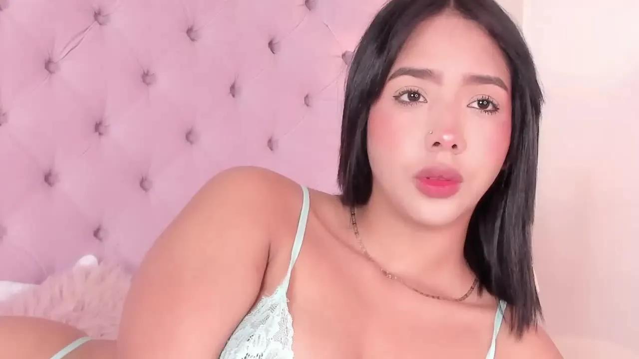 Offline HilaryQueen on Streamray