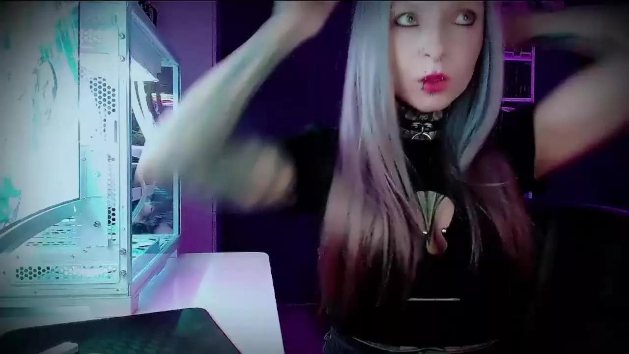 InesAlone on Streamray