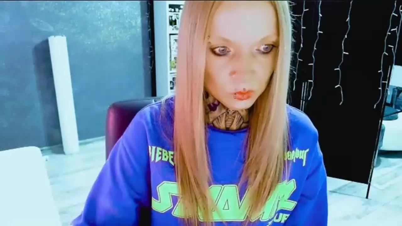 InesAlone on Streamray