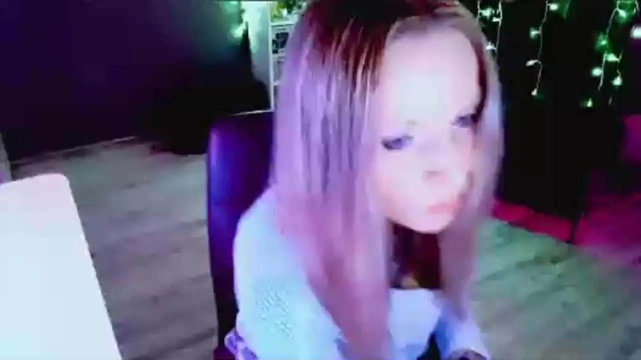 InesAlone on Streamray