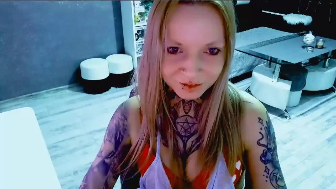 InesAlone on Streamray