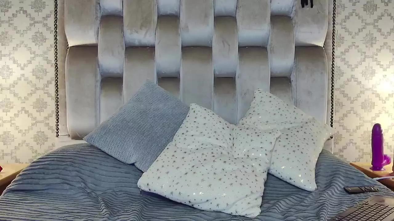 Offline LucianaJackman on Streamray