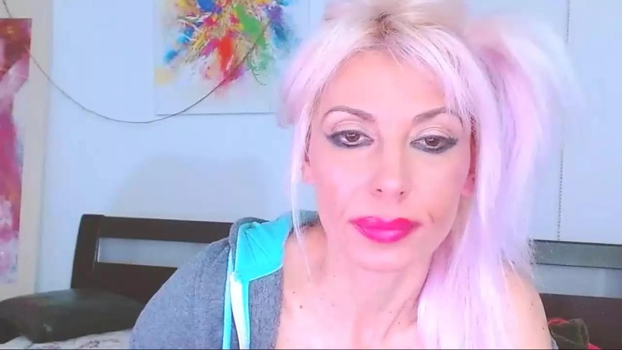 MissLaraHoney on Streamray 