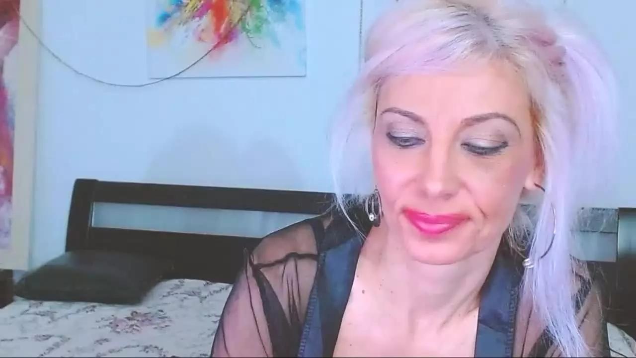 MissLaraHoney on Streamray 