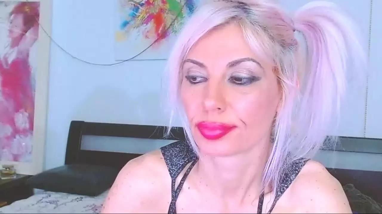 MissLaraHoney on Streamray 