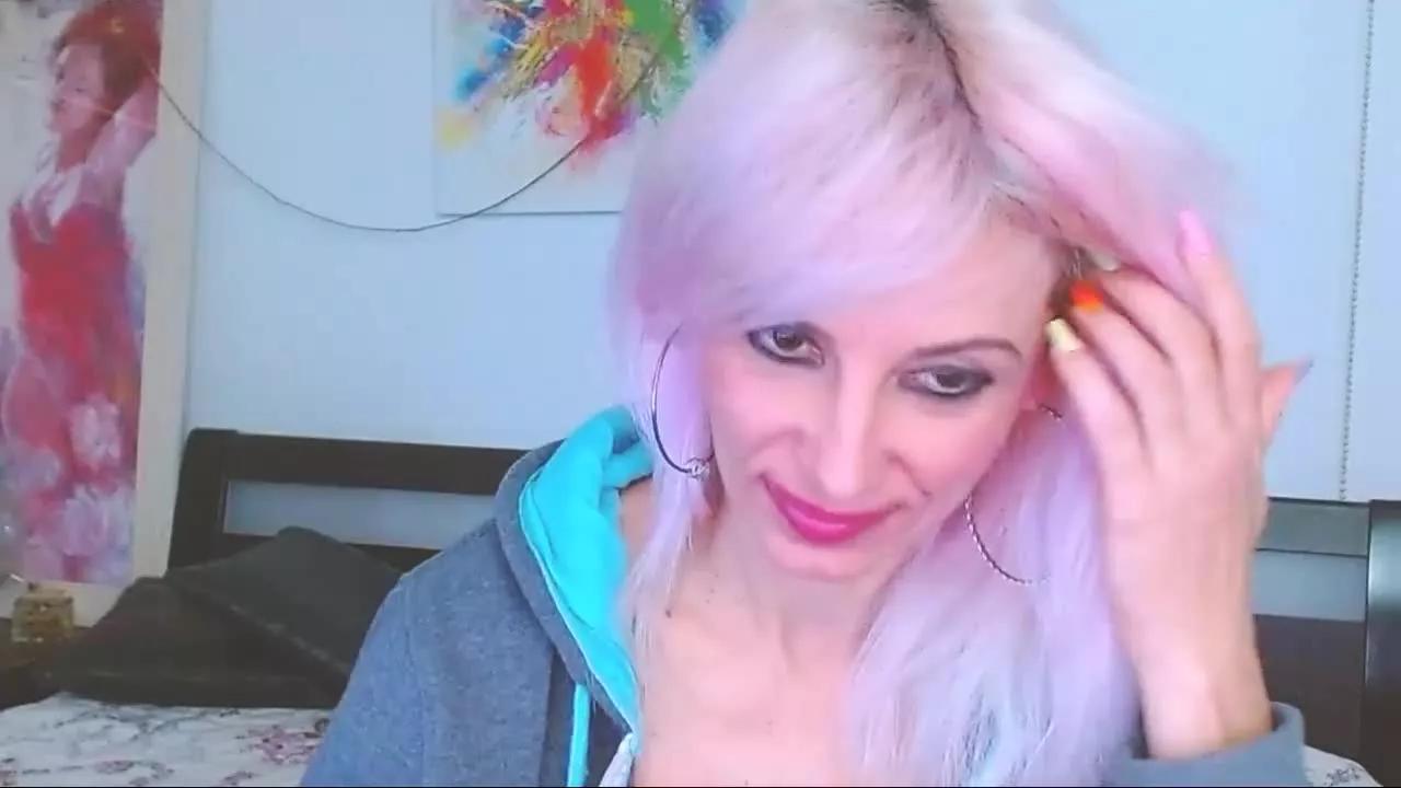 MissLaraHoney on Streamray 
