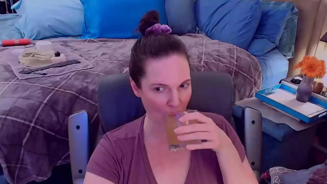 NinaJ on Streamray 