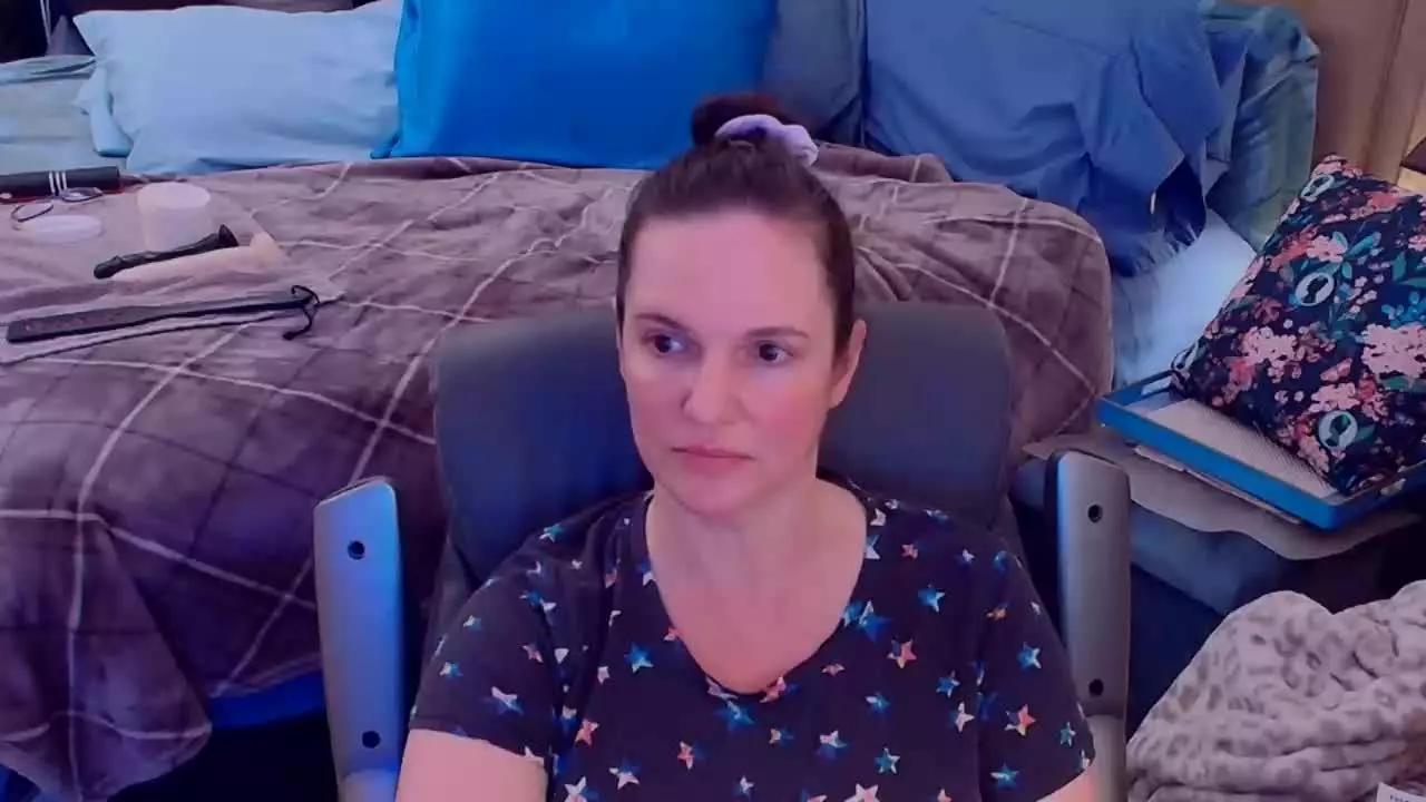 NinaJ on Streamray 