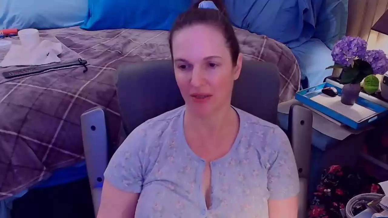NinaJ on Streamray 