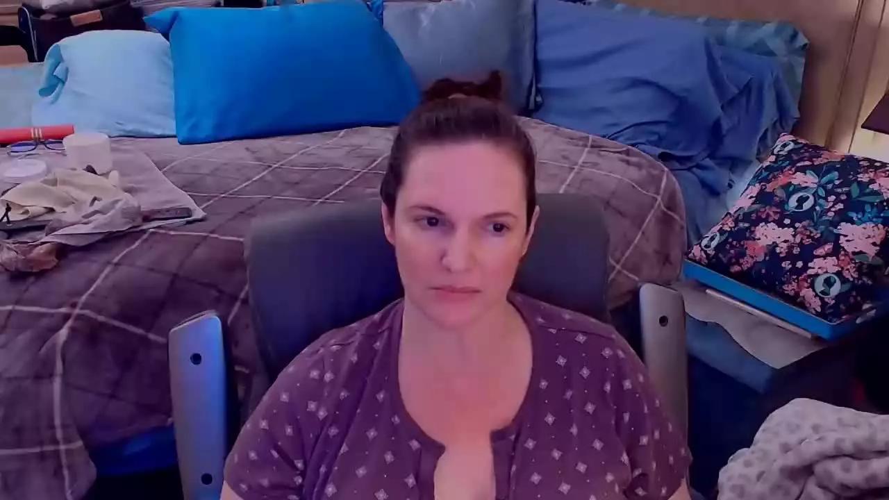 NinaJ on Streamray 