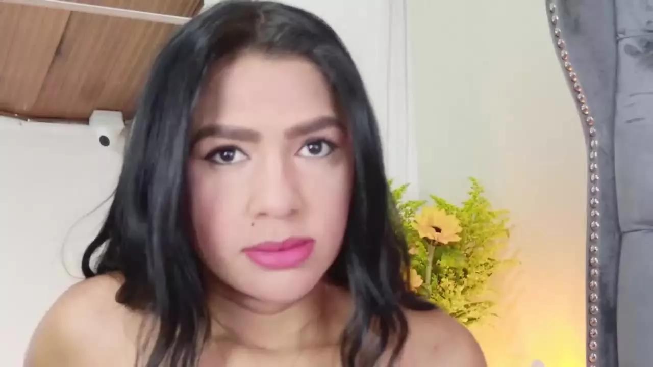 Paola_Cortes on Streamray 