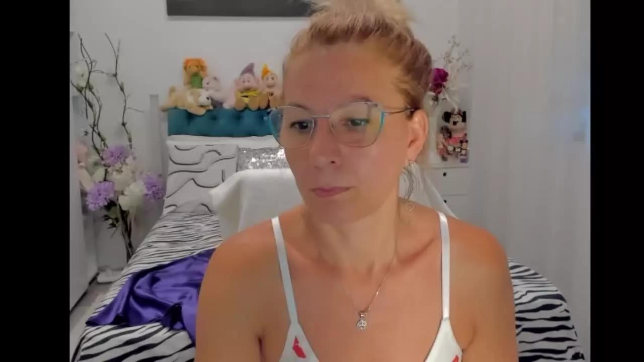 SalomeJade on Streamray 