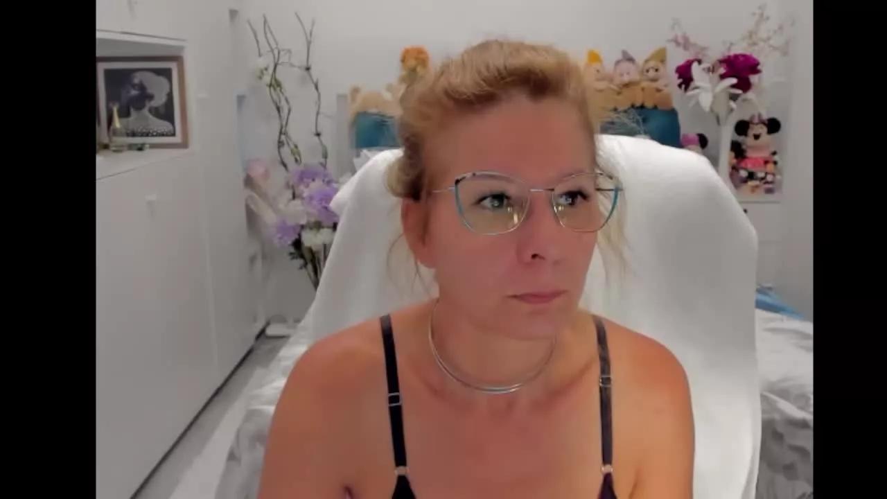 SalomeJade on Streamray 