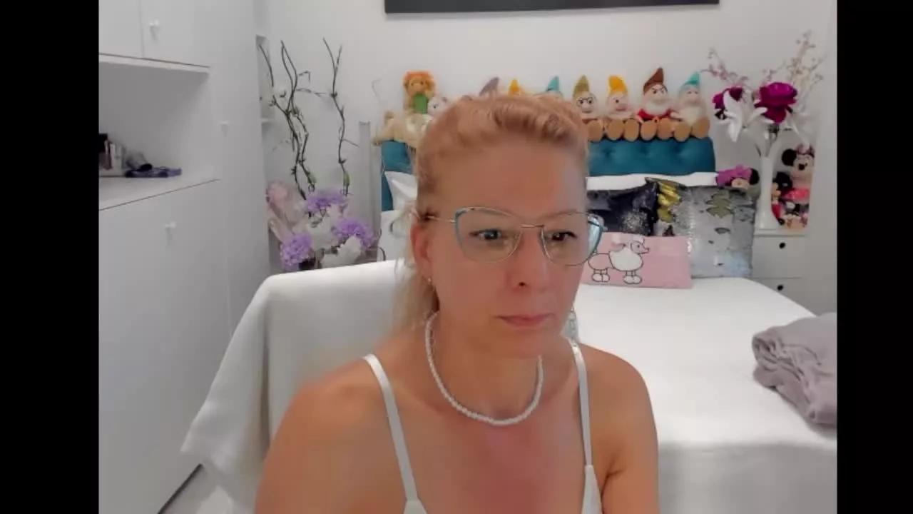 SalomeJade on Streamray 
