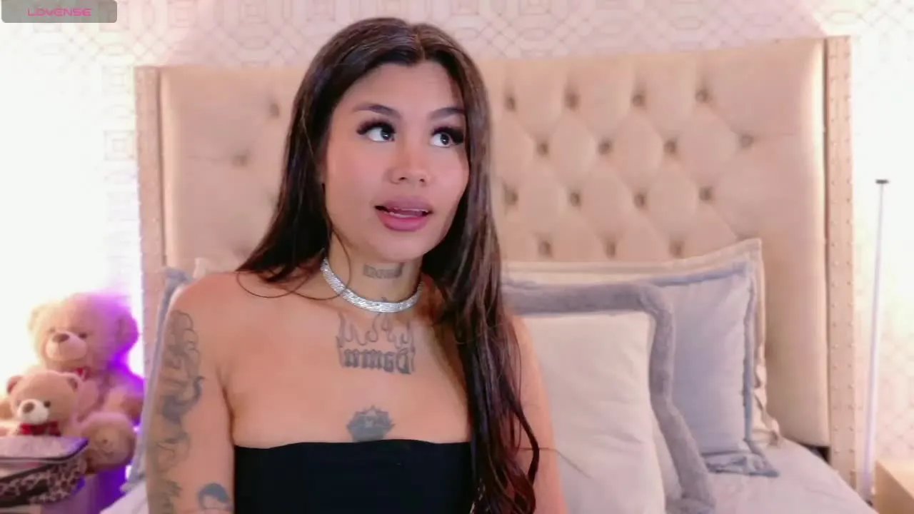 SaraWalker — Freechat on Streamray