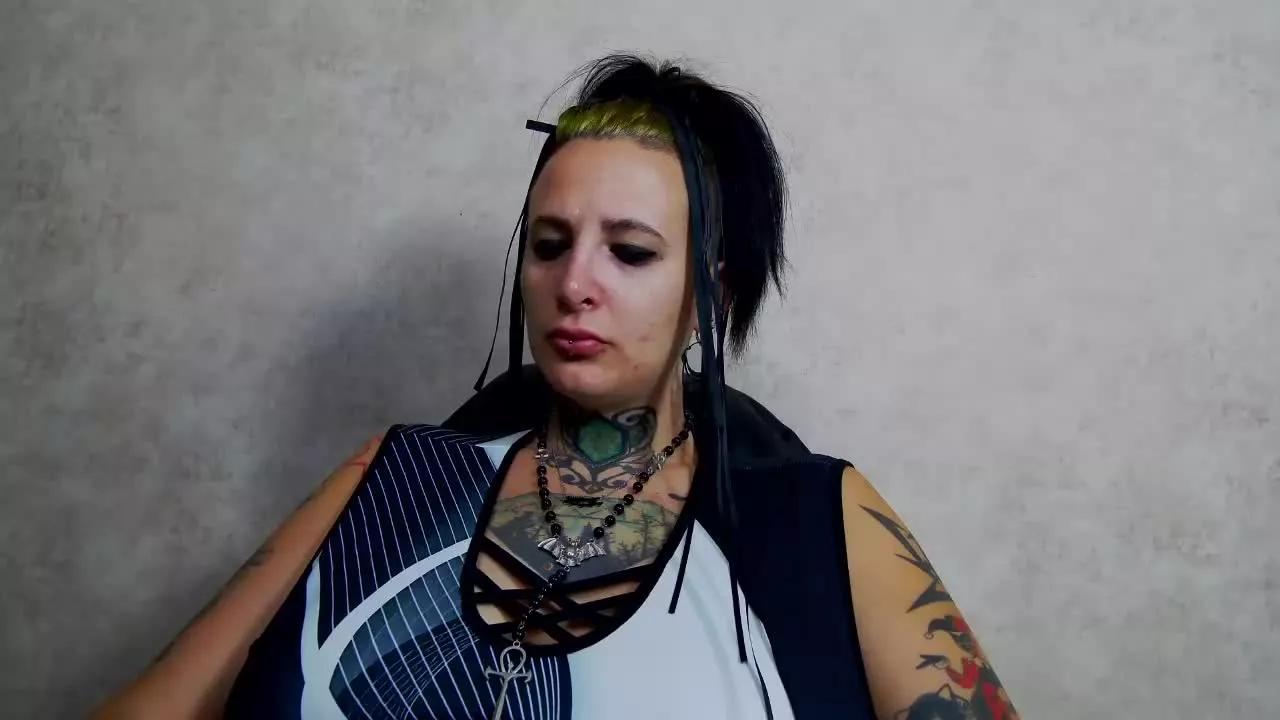 SelenasJones on Streamray 