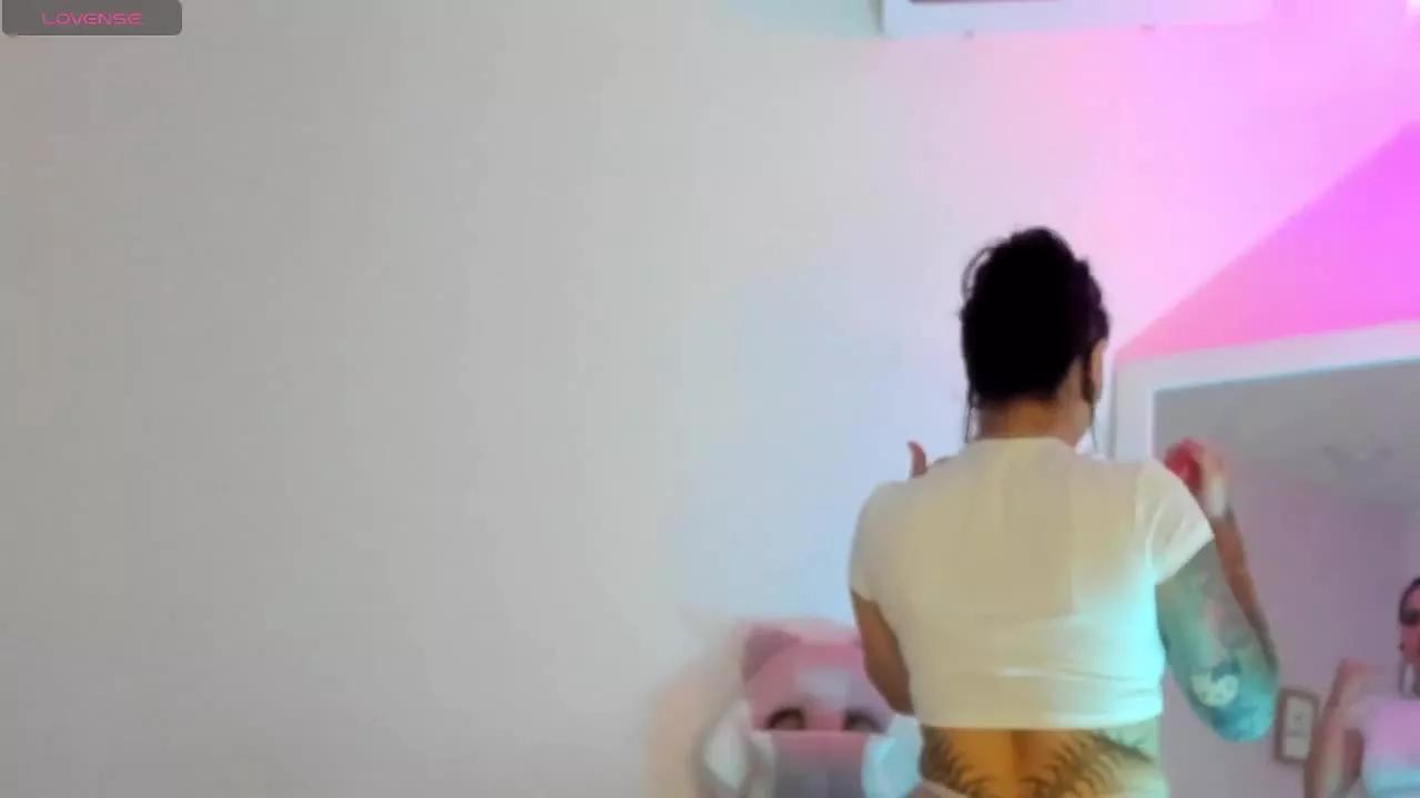 Offline Succubus_Dolly on Streamray