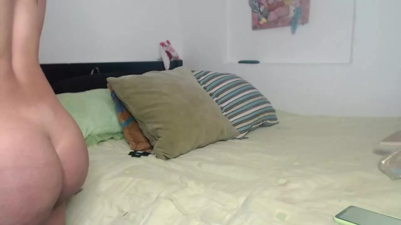 ValeriePeach on Streamray 