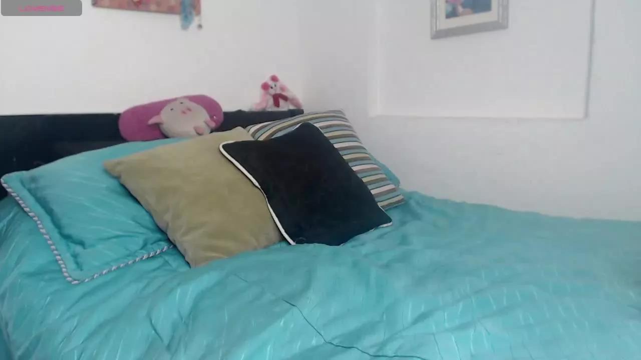 ValeriePeach on Streamray 