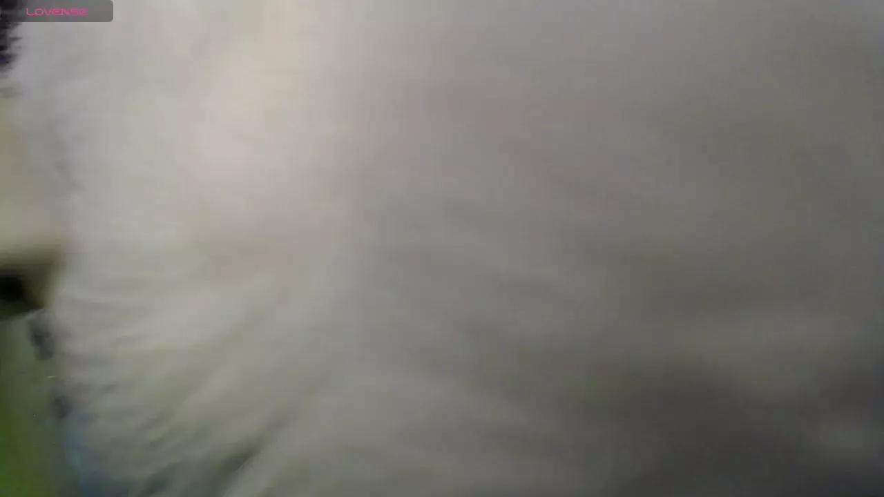 ValeriePeach on Streamray 