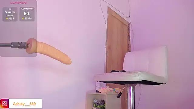 _Ashley_33 on StripChat 