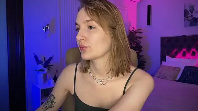 StripChat _Vikky_Moon_ is Freechat _Vikky_Moon_ — Tease naked ass in doggy