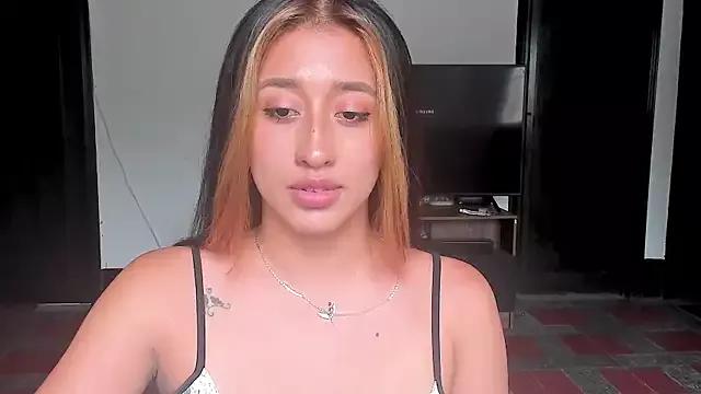 adila_anich on StripChat