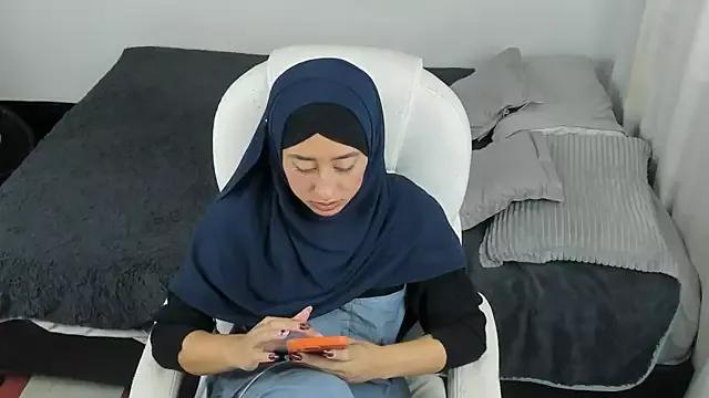 adila_anich on StripChat