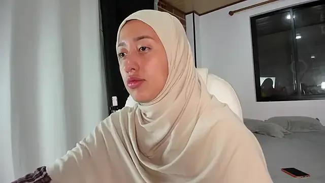 adila_anich on StripChat