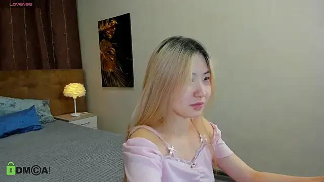 Aisi_18 on StripChat 