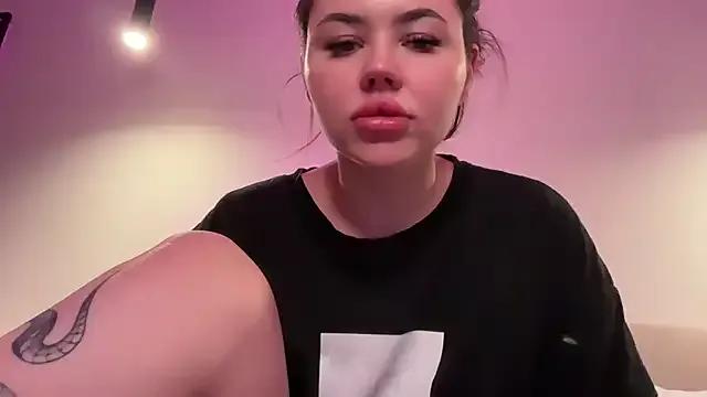 AlmaryKim on StripChat