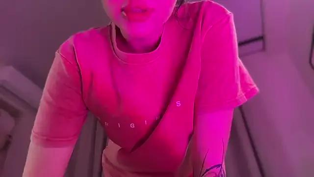 AlmaryKim on StripChat