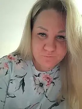 AnnaCurvy on StripChat 