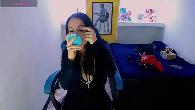 Anniee_x on StripChat