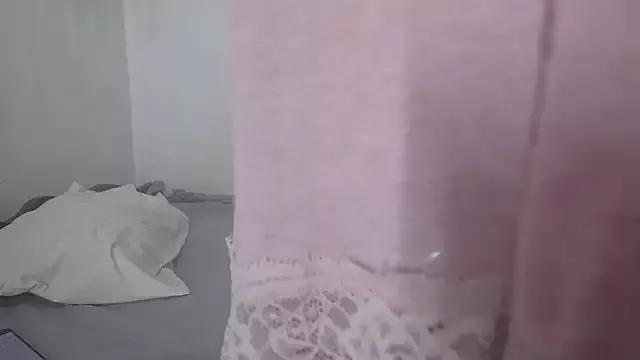 AraNDissNaughtyJolly on StripChat 