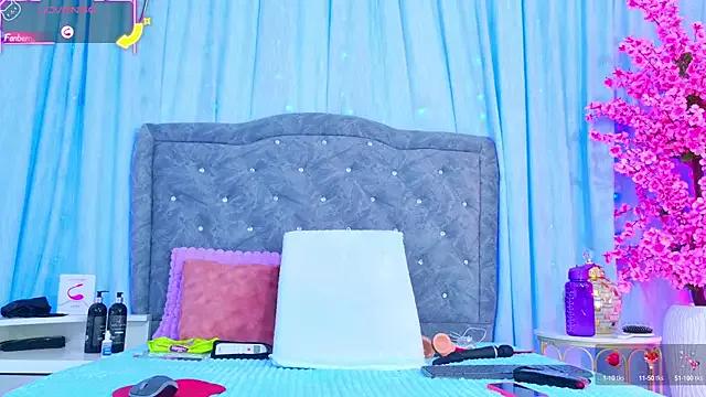 AuraRoss on StripChat 