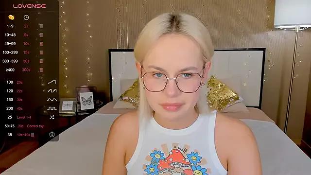 bellatip on StripChat 