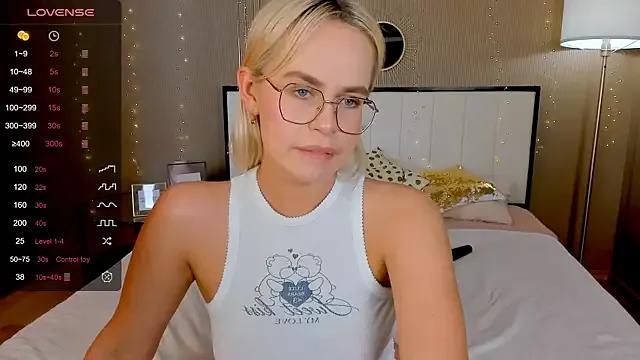 bellatip on StripChat 