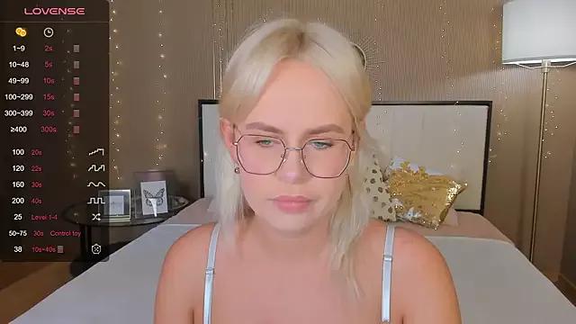 bellatip on StripChat 