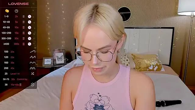 bellatip on StripChat 