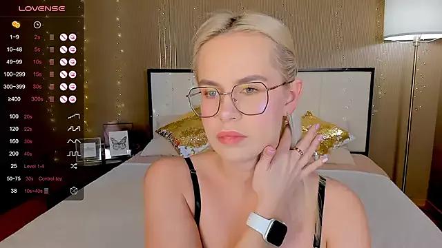 bellatip on StripChat 