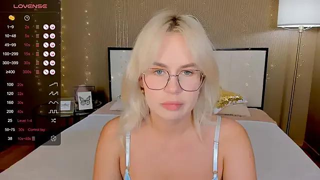 bellatip on StripChat 