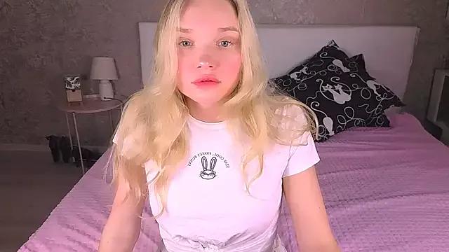 BoysLoveBlondee on StripChat