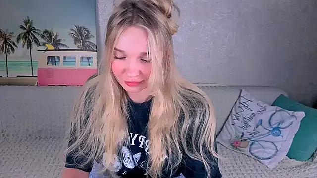 BoysLoveBlondee on StripChat