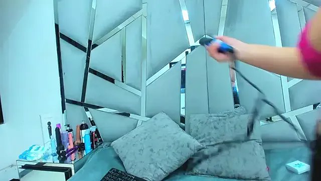 Catherinee69_x on StripChat