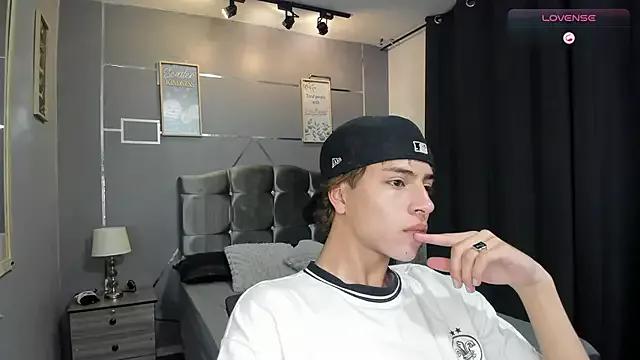 Christopher_77 on StripChat 