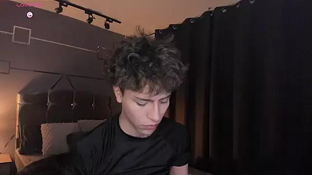 Christopher_77 on StripChat 