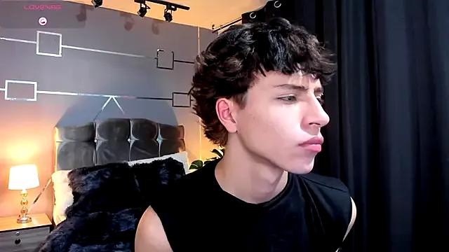 Christopher_77 on StripChat 