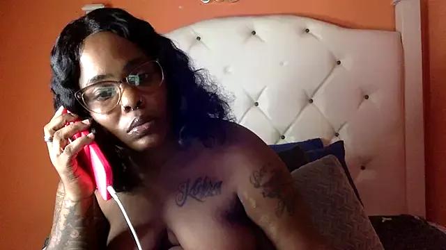 creamyamber on StripChat 