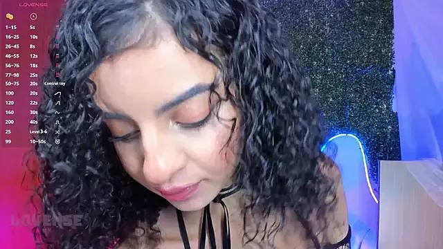CurlyRose__ on StripChat 